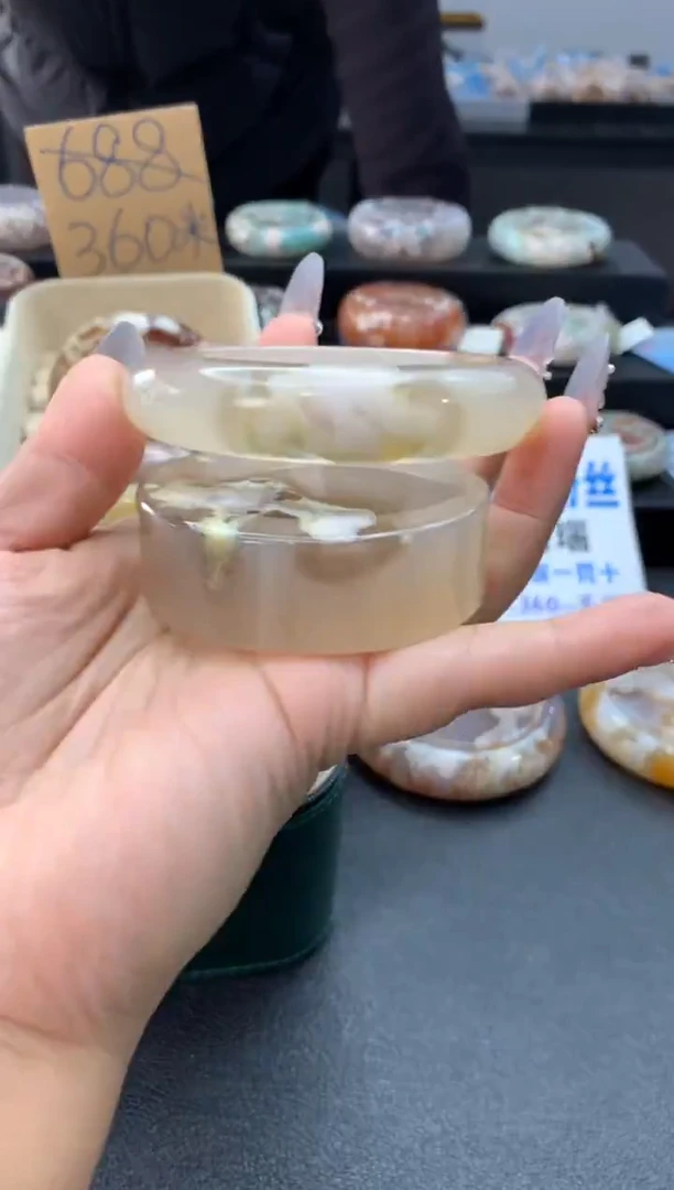 未镶嵌手镯石英质玉（60-61圈口）赠送镯心