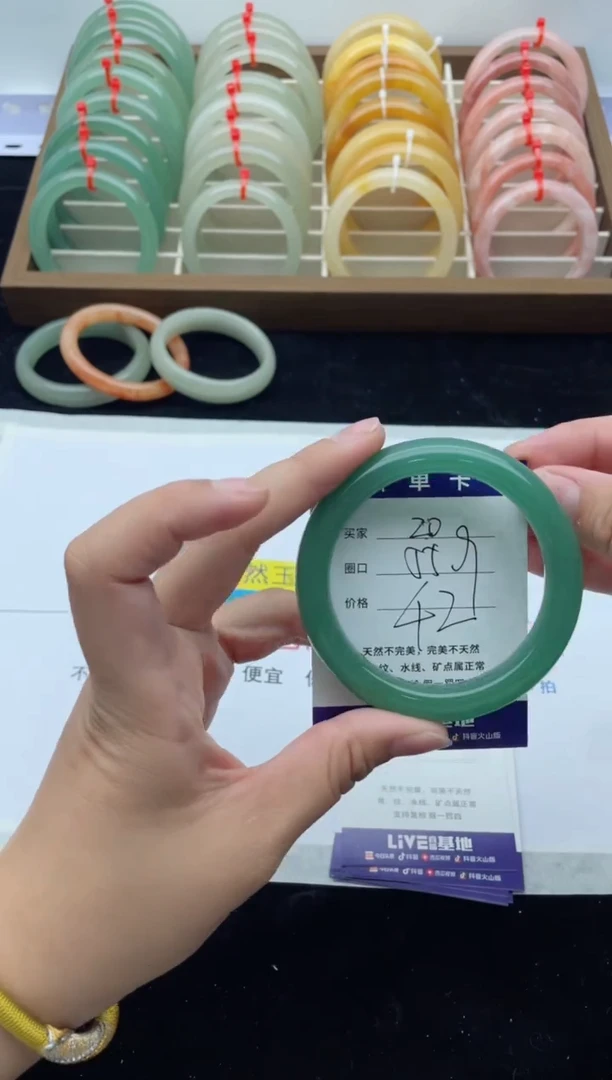 未镶嵌手镯石英质玉20