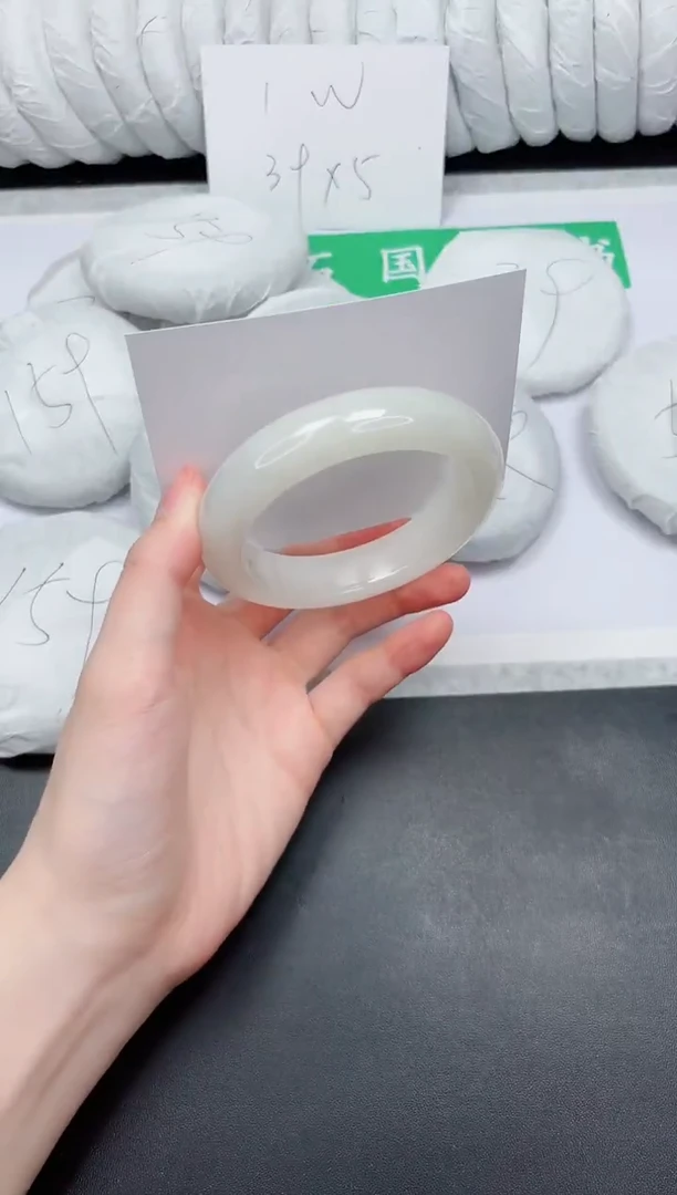 未镶嵌手镯和田玉1112-55.6BK