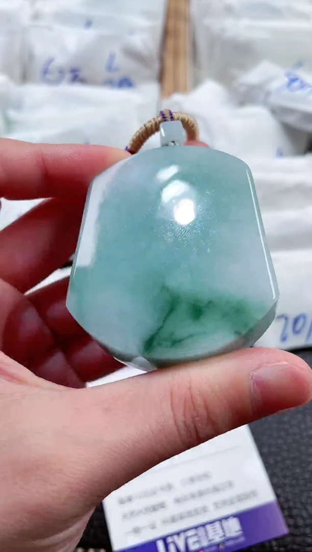 【闪购商品】翡翠颈饰未镶嵌00007148