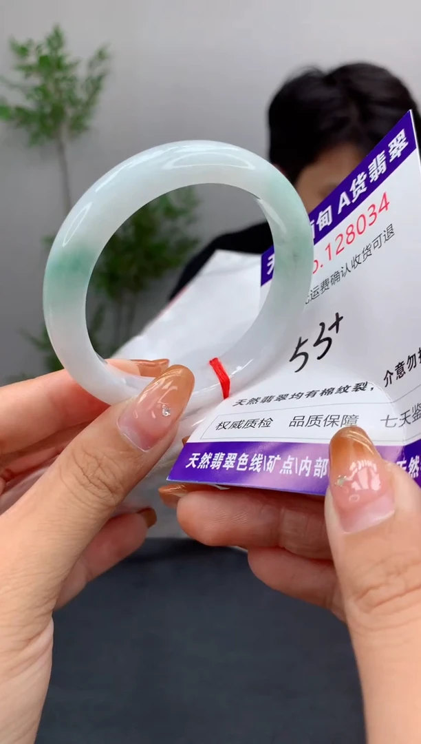 未镶嵌手镯翡翠有纹，完美者勿拍