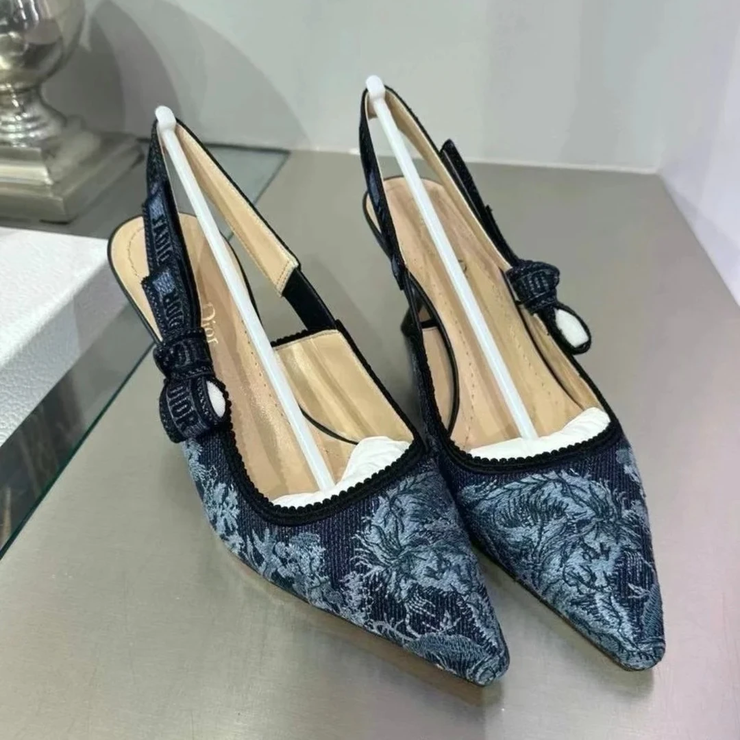 全新未使用 DIOR/迪奥 J·ADIOR刺绣花卉藏蓝尖头小猫跟凉鞋149233