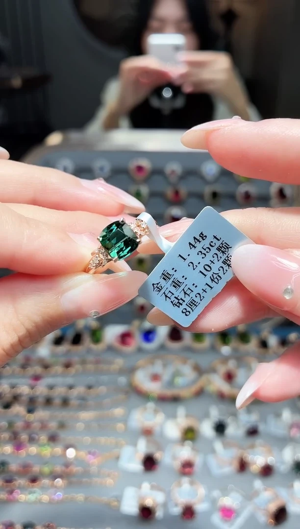 18K金镶嵌戒指碧玺2.35.