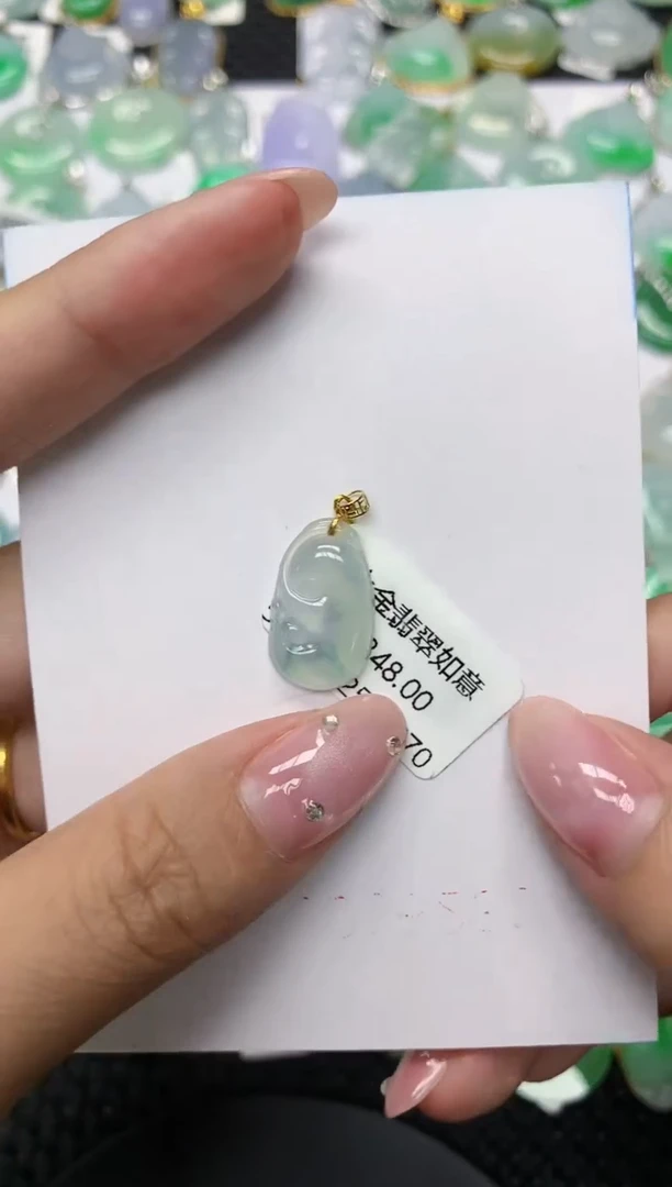 翡翠18K金镶嵌颈饰1111111111