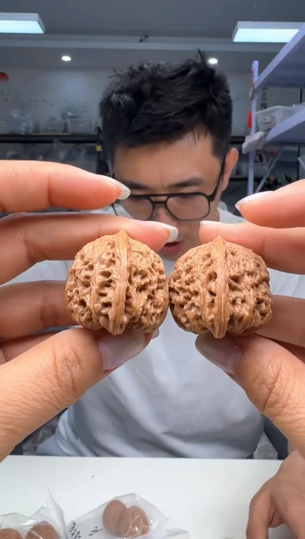 文玩核桃把件30红玛瑙