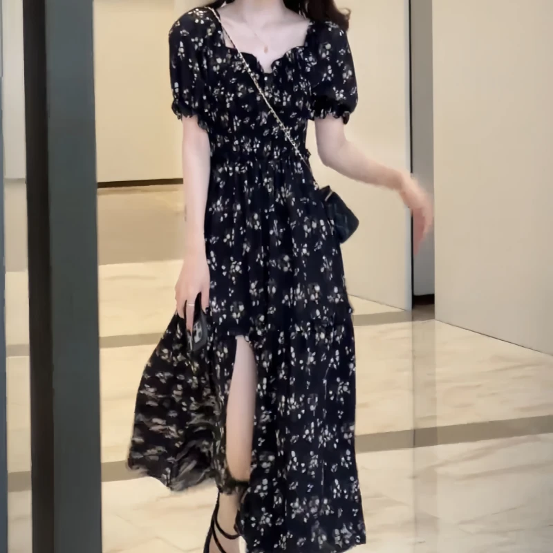 大码女装胖MM早秋遮肉法式复古短袖碎花连衣裙泡泡袖黑色开叉裙子