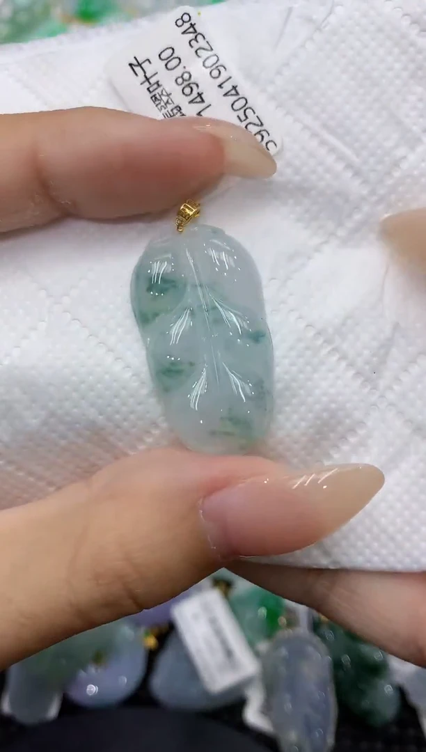 颈饰18K金镶嵌翡翠111111111111