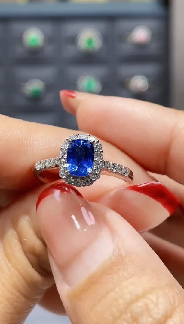 【闪购商品】蓝宝石戒指18K金镶嵌1.15克拉