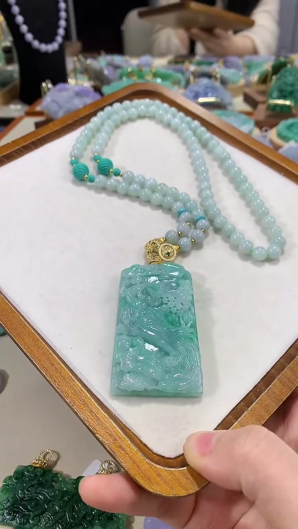 颈饰未镶嵌翡翠吊坠