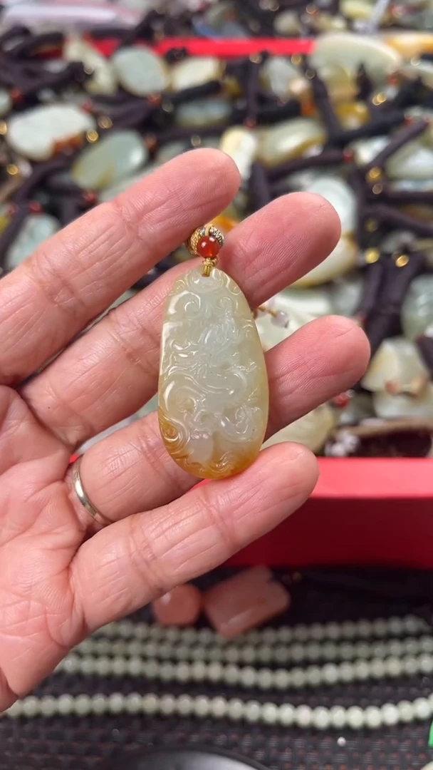 【闪购商品】和田玉颈饰未镶嵌多样性发货没有证书拍一发一有瑕