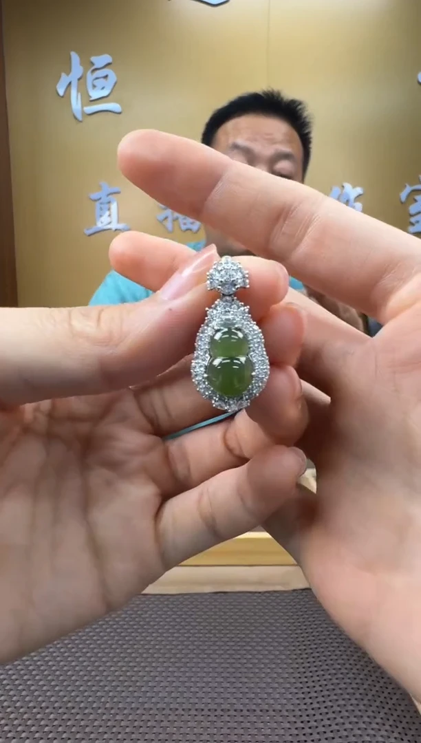 和田玉未镶嵌颈饰挂件