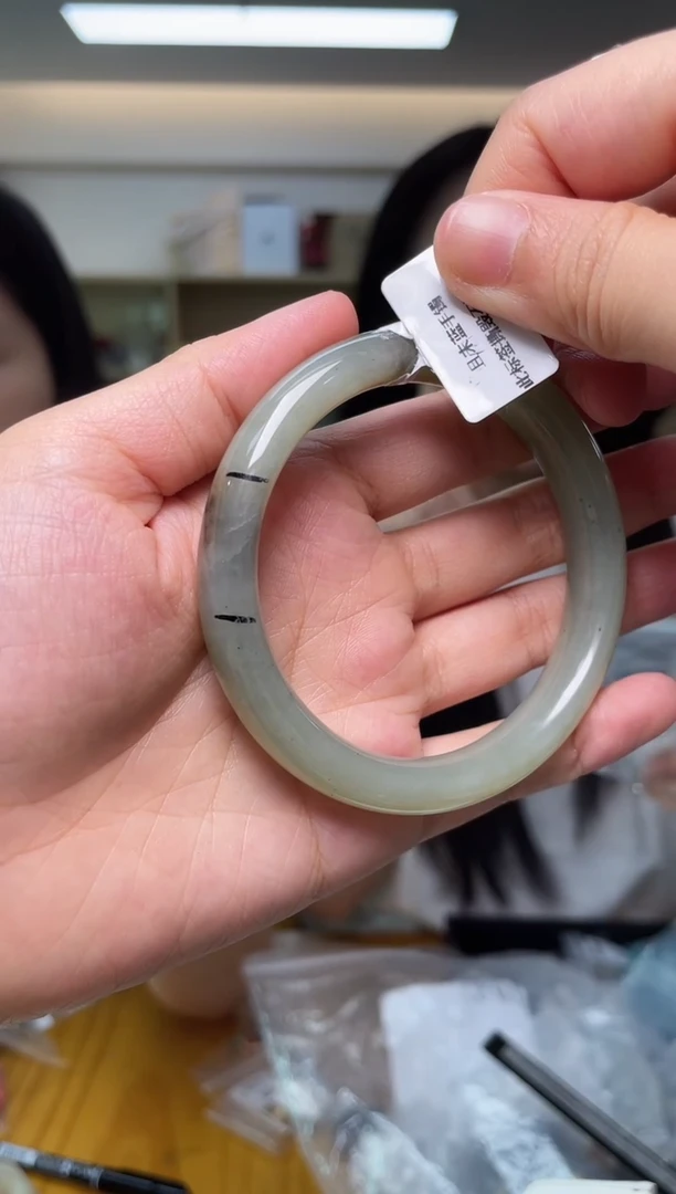 和田玉手镯未镶嵌（多样性单个发货）微瑕57-58圈