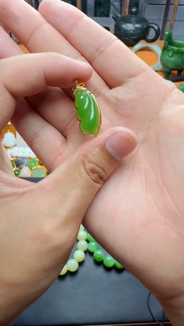 和田玉18K金镶嵌颈饰福豆01