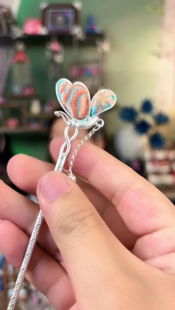 彩云南阁非遗老绣饰品566