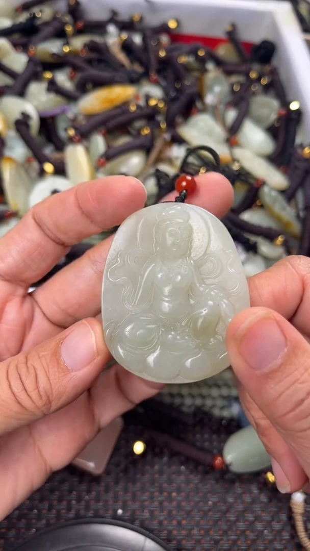 【闪购商品】和田玉颈饰未镶嵌多样性发货没有证书拍一发一有瑕