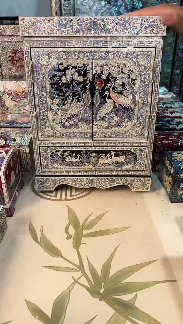 黑底·弘贝雅螺钿漆器文化馆