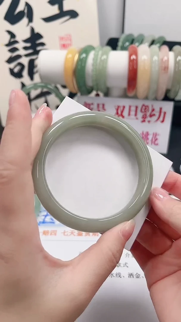 未镶嵌手镯石英质玉68-62.5