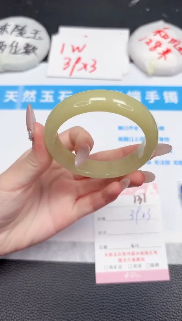 【闪购商品】石英质玉手镯未镶嵌131-54.9