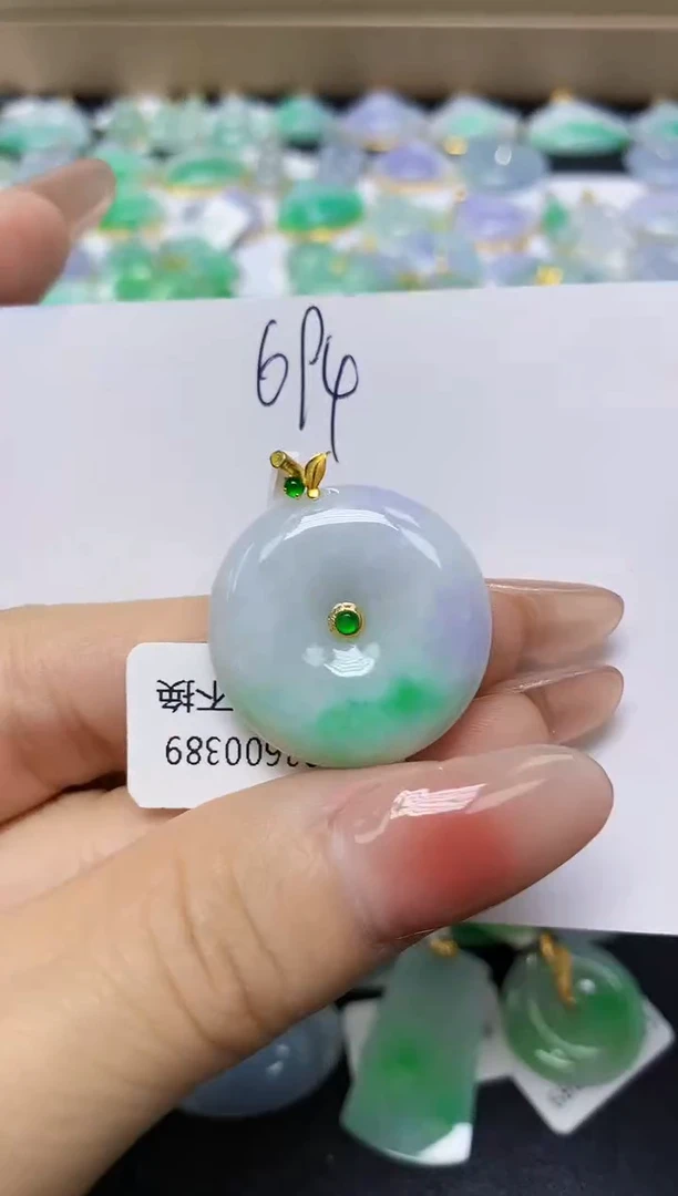 翡翠18K金镶嵌颈饰 天然缅甸翡翠A货