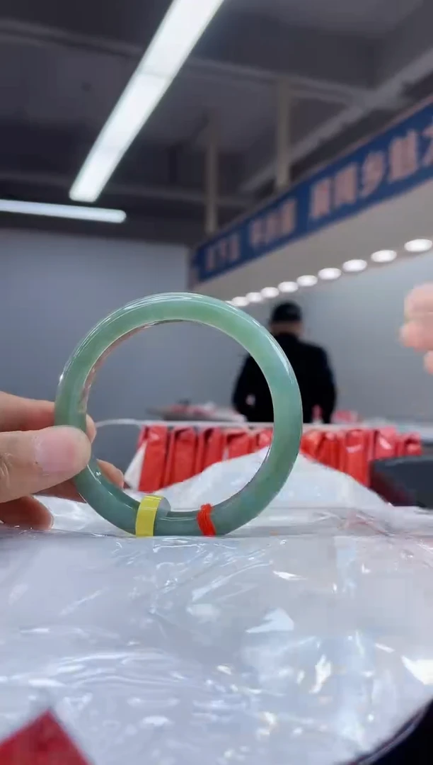 翡翠手镯未镶嵌手镯13