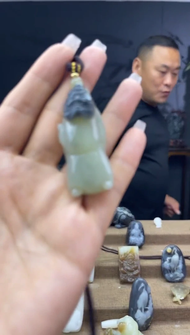 颈饰未镶嵌和田玉1