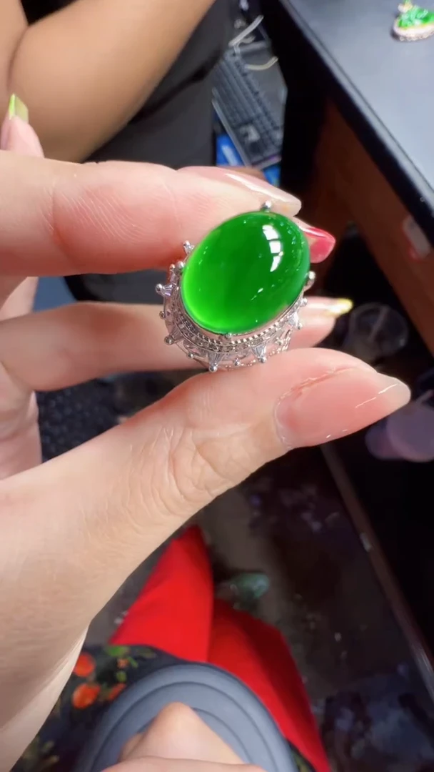 未镶嵌定制翡翠翡翠A货有轻微色差属于正常现象，蛋面多样性发货1