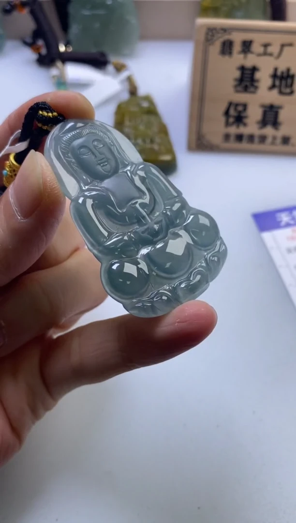 颈饰未镶嵌翡翠