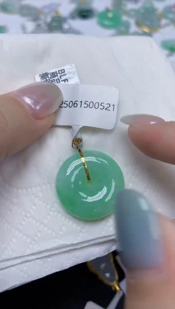 翡翠18K金镶嵌颈饰天然缅甸翡翠A货