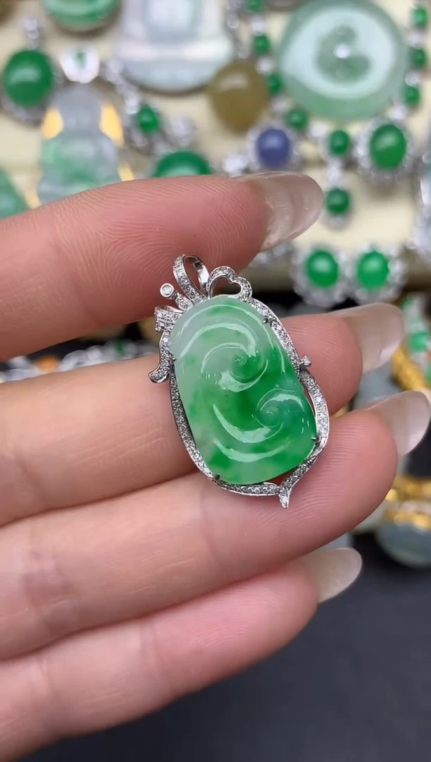 翡翠18K金镶嵌颈饰100-雪姐翡翠天天见