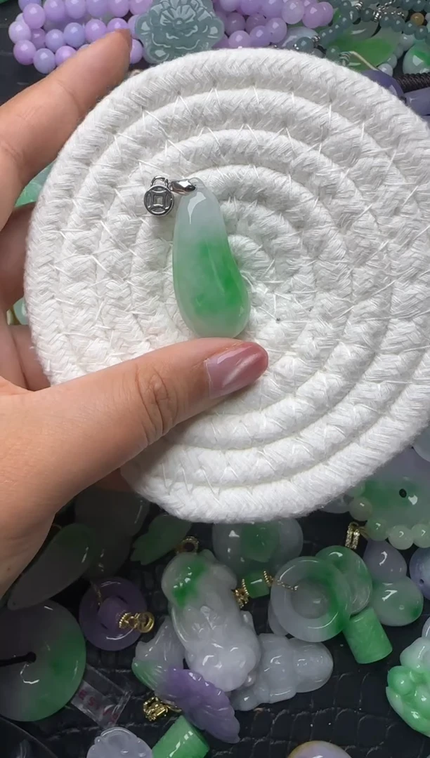 颈饰未镶嵌翡翠缅甸翡翠吊坠