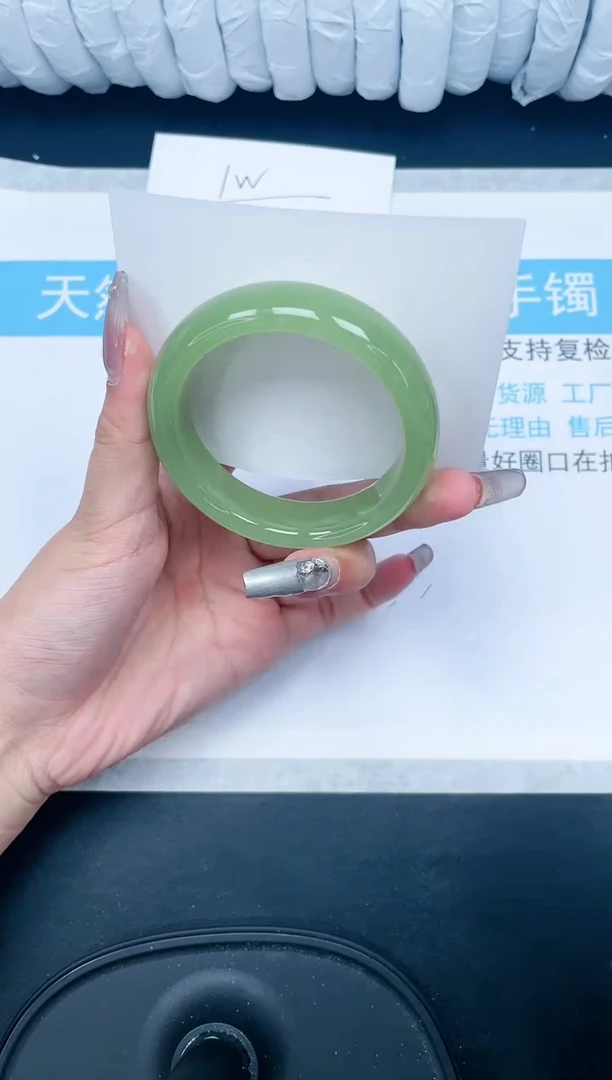 【闪购商品】石英质玉手镯未镶嵌259-58.2