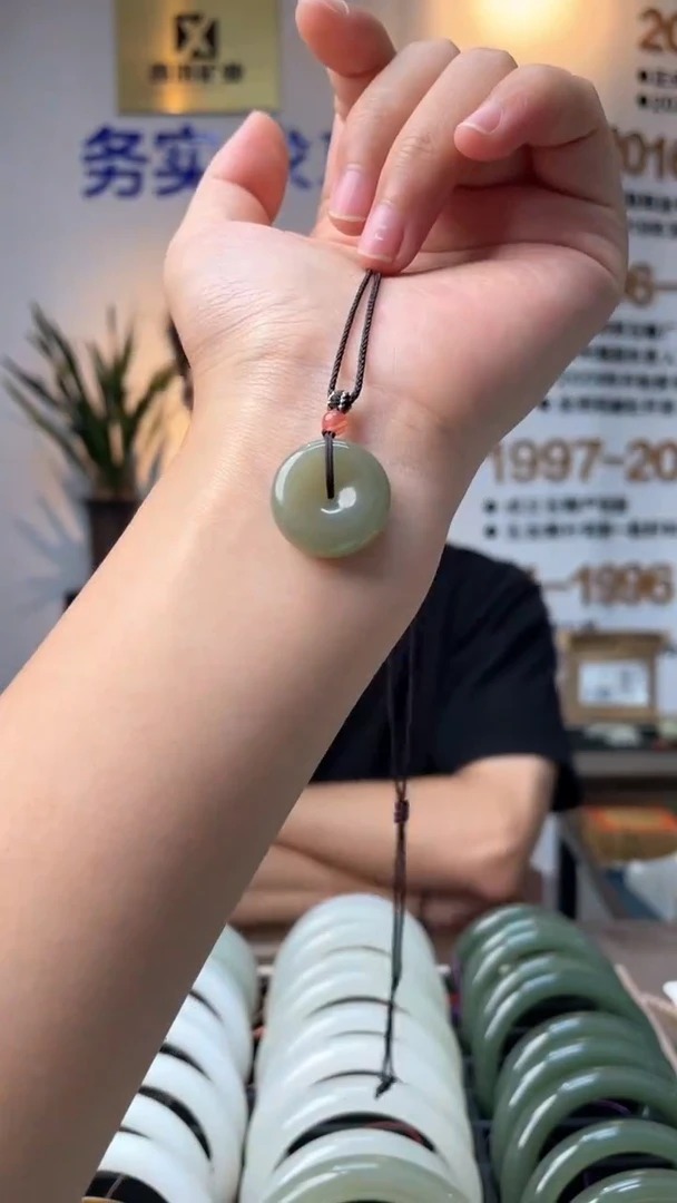 颈饰未镶嵌和田玉湖水冻平安扣吊坠多样性发一