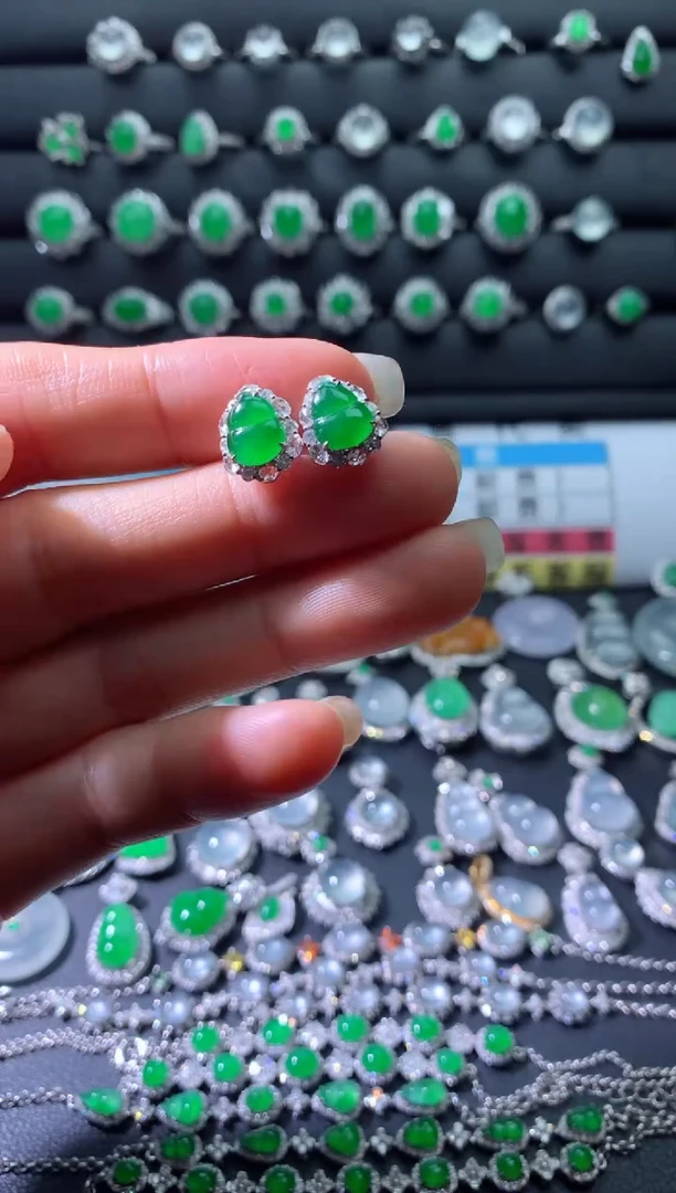 18K金镶嵌翡翠耳饰18K翡翠冰种