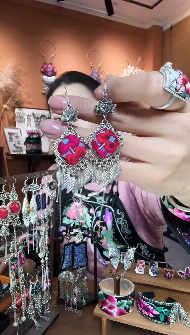 【闪购商品】刺绣纯手工民族风耳环