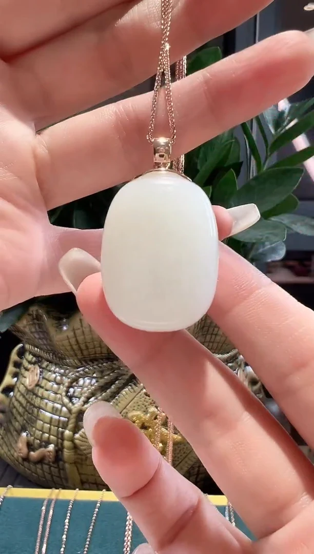 和田玉18K金镶嵌吊坠(不含链)和田玉无事牌吊坠K红