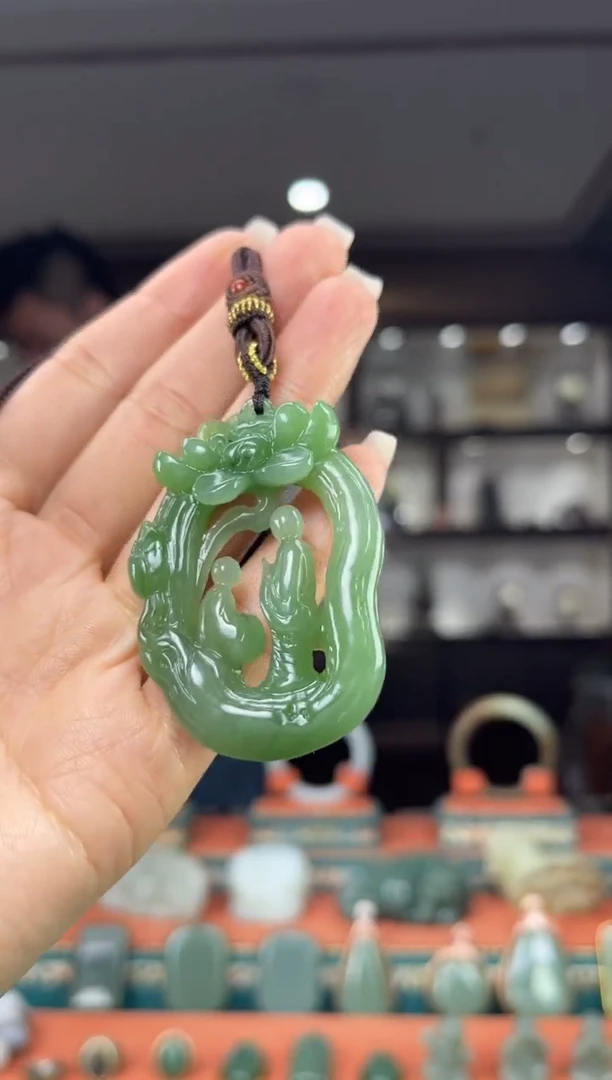 颈饰未镶嵌和田玉佩佩