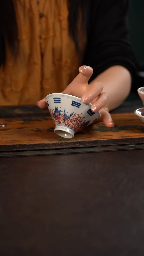 贵红窑青花釉里红三鱼正月斗笠杯