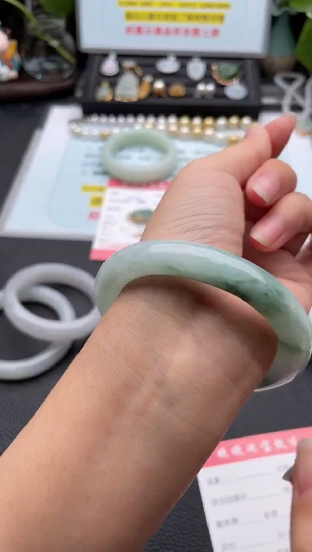 未镶嵌手镯翡翠手镯