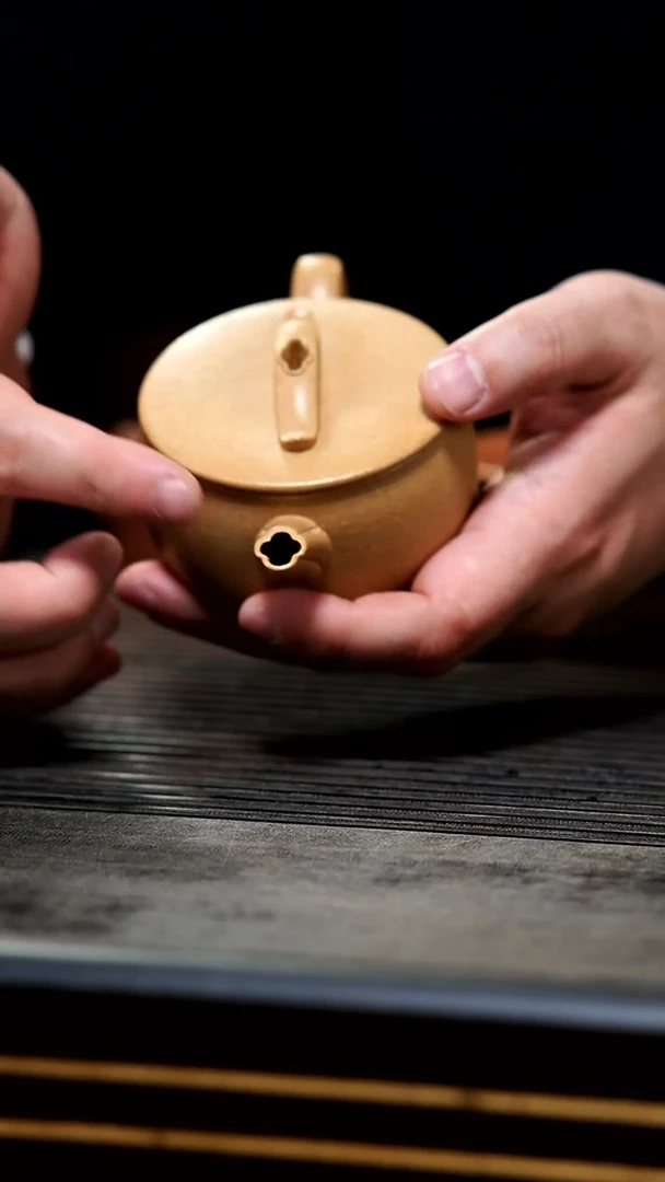 【闪购商品】紫砂茶壶黄金段半手如意汉瓦容量110cc