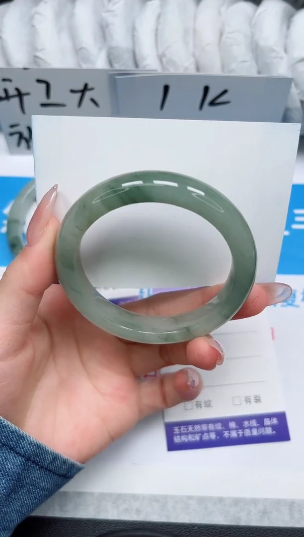 【闪购商品】石英质玉手镯未镶嵌18