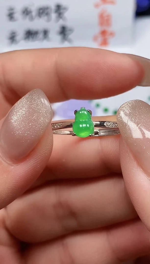 翡翠戒指银S925镶嵌翡翠戒指
