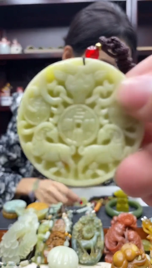 未镶嵌岫玉吊坠·