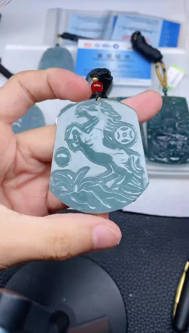 颈饰未镶嵌翡翠