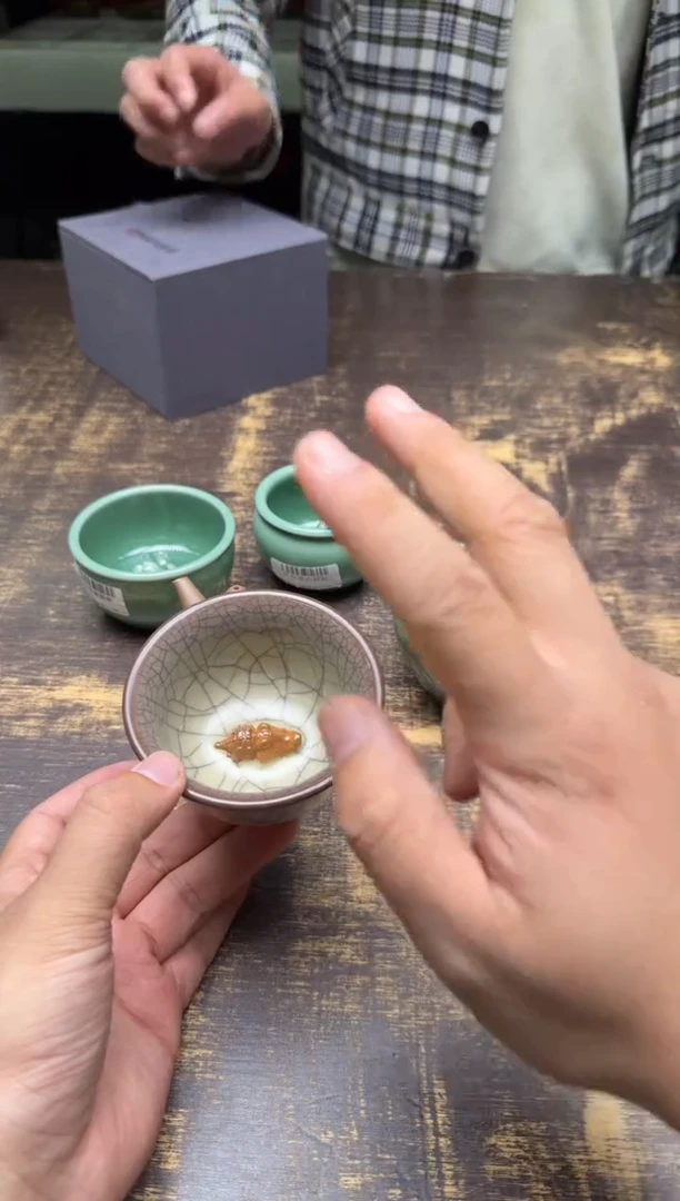 陈卫星传世哥窑鳄鱼压手杯