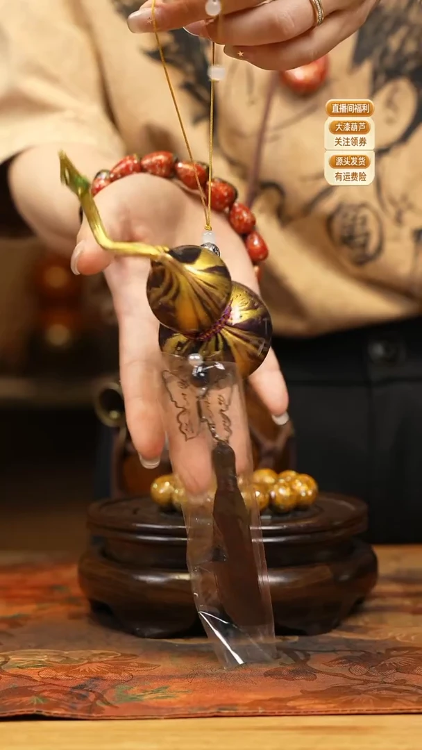 WU118漂漆精致小手捻挂件(未开口)