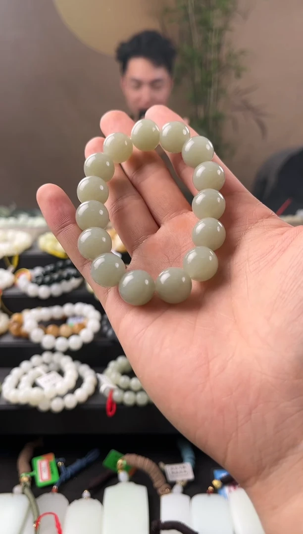 【闪购商品】和田玉手串未镶嵌且末青白手串卡14mm微色差
