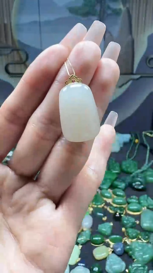 【闪购商品】和田玉挂件18K金镶嵌1