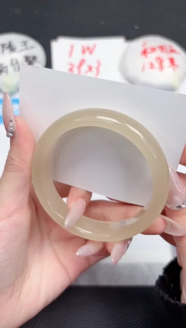 【闪购商品】石英质玉手镯未镶嵌126-56