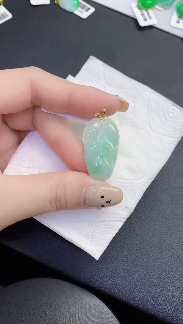 颈饰18K金镶嵌翡翠缅甸天然翡翠A货