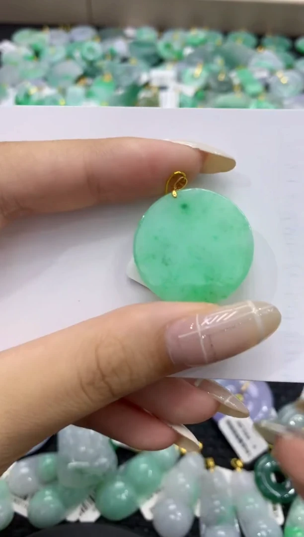颈饰18K金镶嵌翡翠天然缅甸翡翠A货